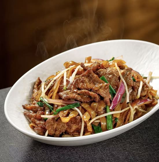 Soya Sauce Beef Wok Flat Rice Noodles  / 锅气干炒牛河
